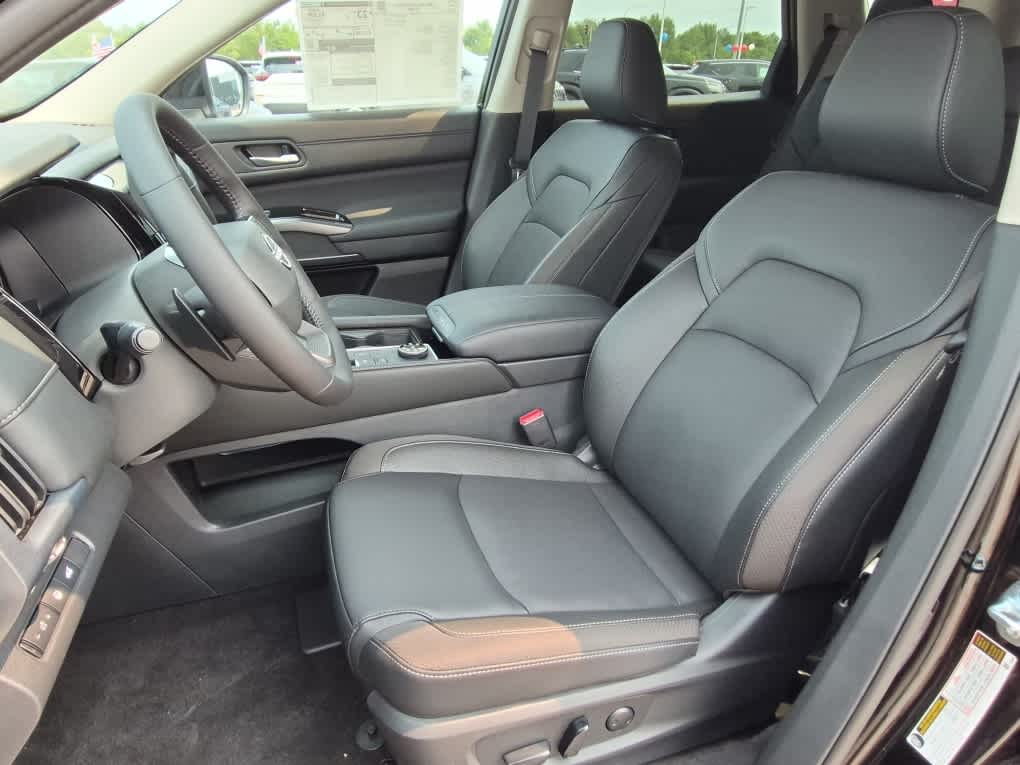 2026 Nissan Pathfinder SL - Super Black exterior view 11