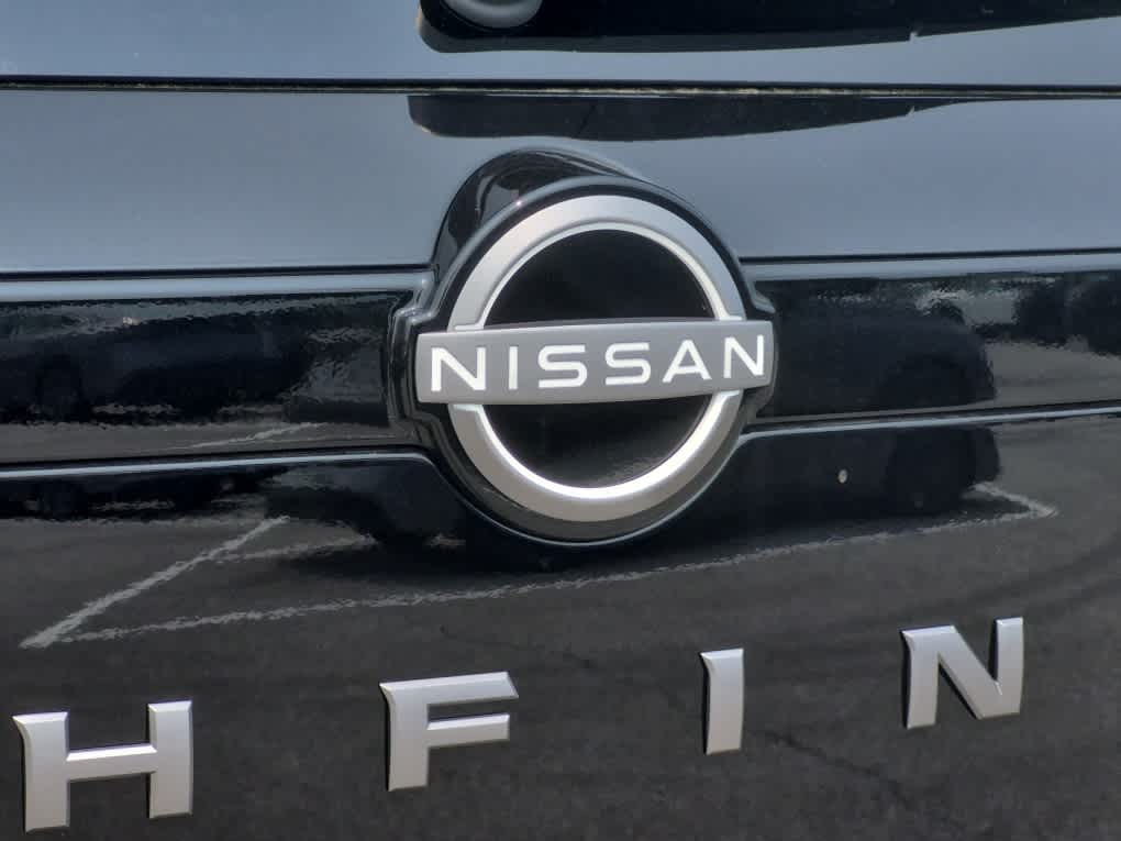 2026 Nissan Pathfinder SL - Super Black exterior view 19
