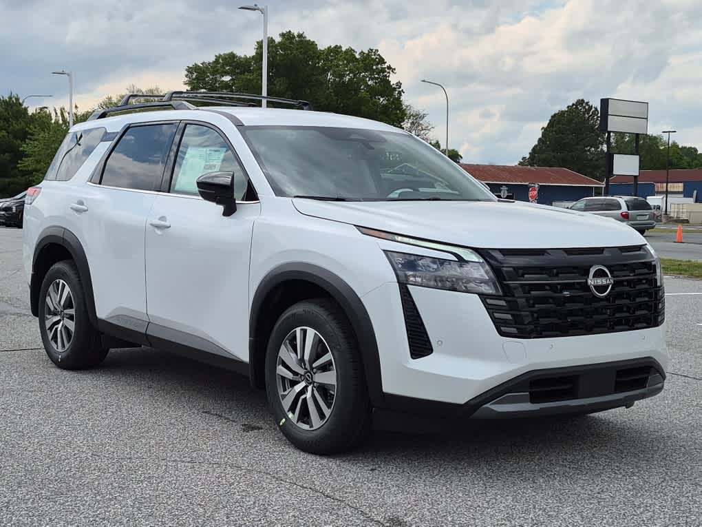 2026 Nissan Pathfinder SL - Everest White Pearl Tricoat exterior view 2
