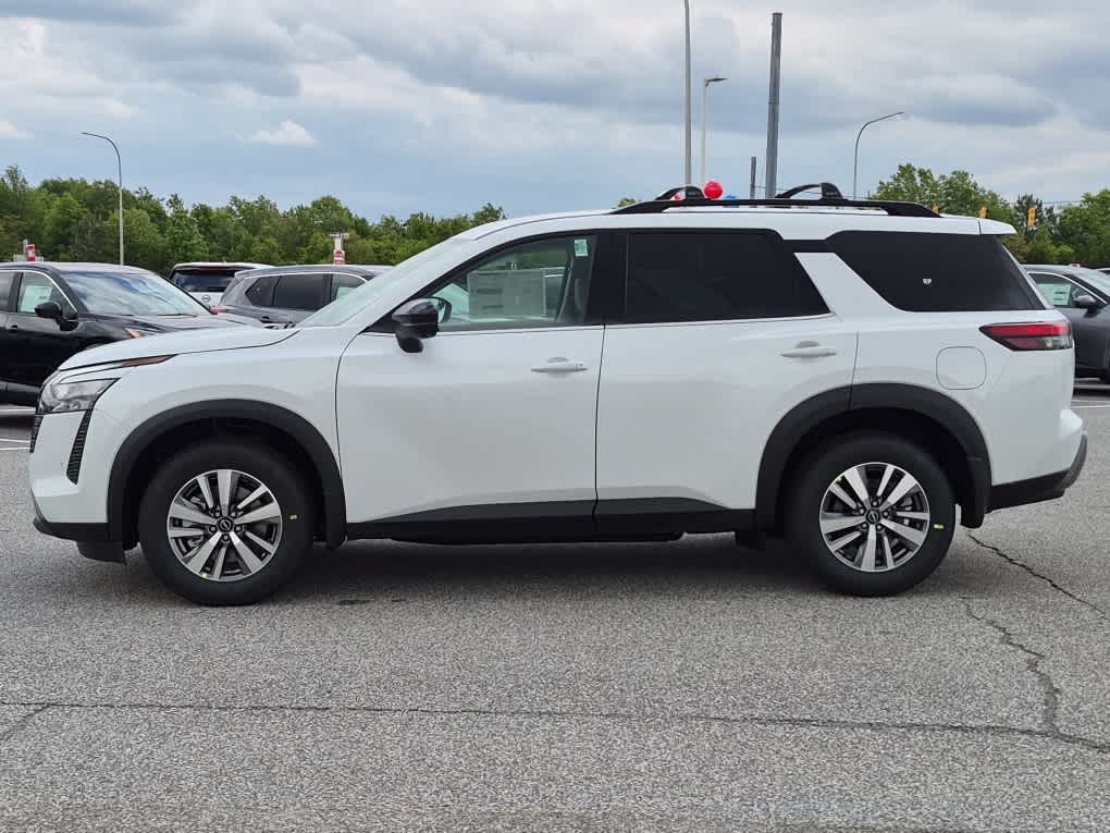 2026 Nissan Pathfinder SL - Everest White Pearl Tricoat exterior view 5