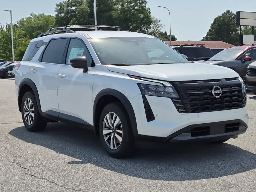 2026 Nissan Pathfinder SL - Everest White Pearl Tricoat exterior view 2