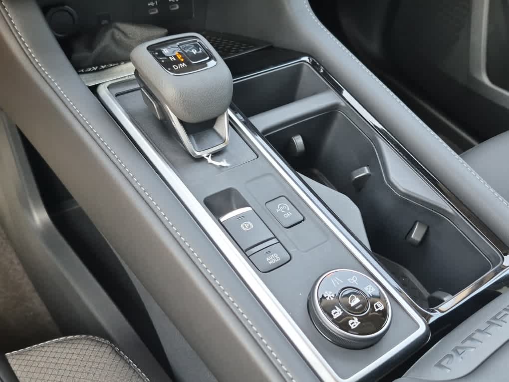 2026 Nissan Pathfinder SL - Everest White Pearl Tricoat exterior view 13