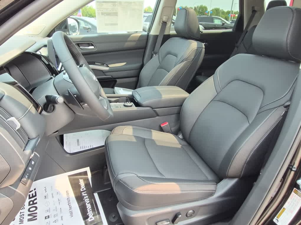 2026 Nissan Pathfinder SL - Super Black exterior view 12