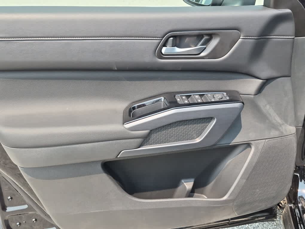 2026 Nissan Pathfinder SL - Super Black exterior view 11