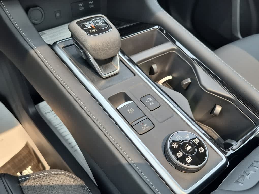 2026 Nissan Pathfinder SL - Super Black exterior view 15