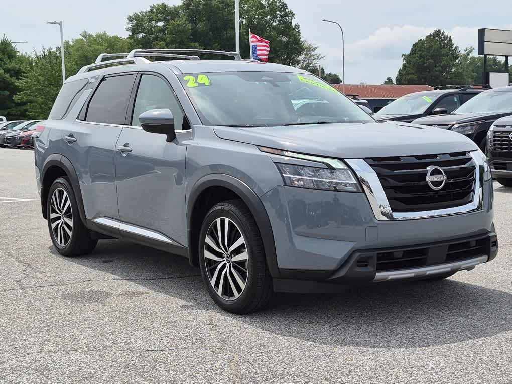 2024 Nissan Pathfinder Platinum - Boulder Gray Pearl exterior view 2