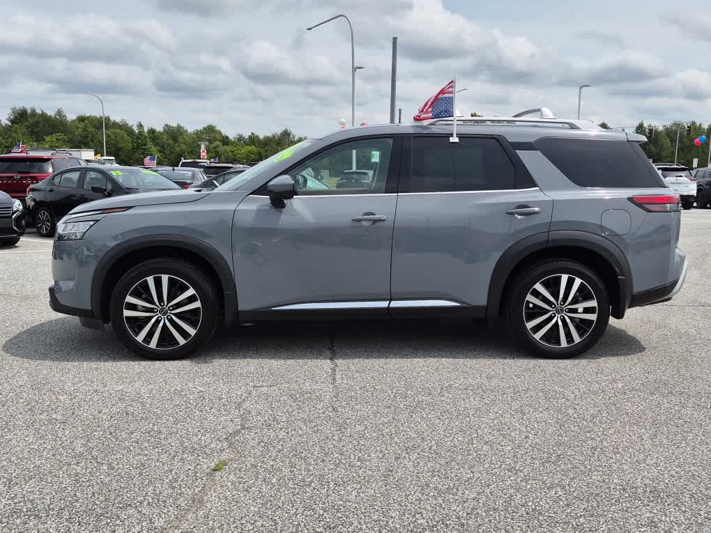 2024 Nissan Pathfinder Platinum - Boulder Gray Pearl exterior view 5