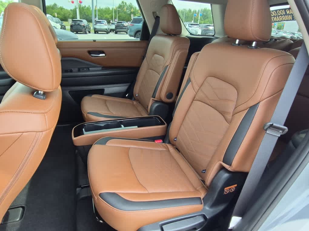 2024 Nissan Pathfinder Platinum - Boulder Gray Pearl exterior view 8