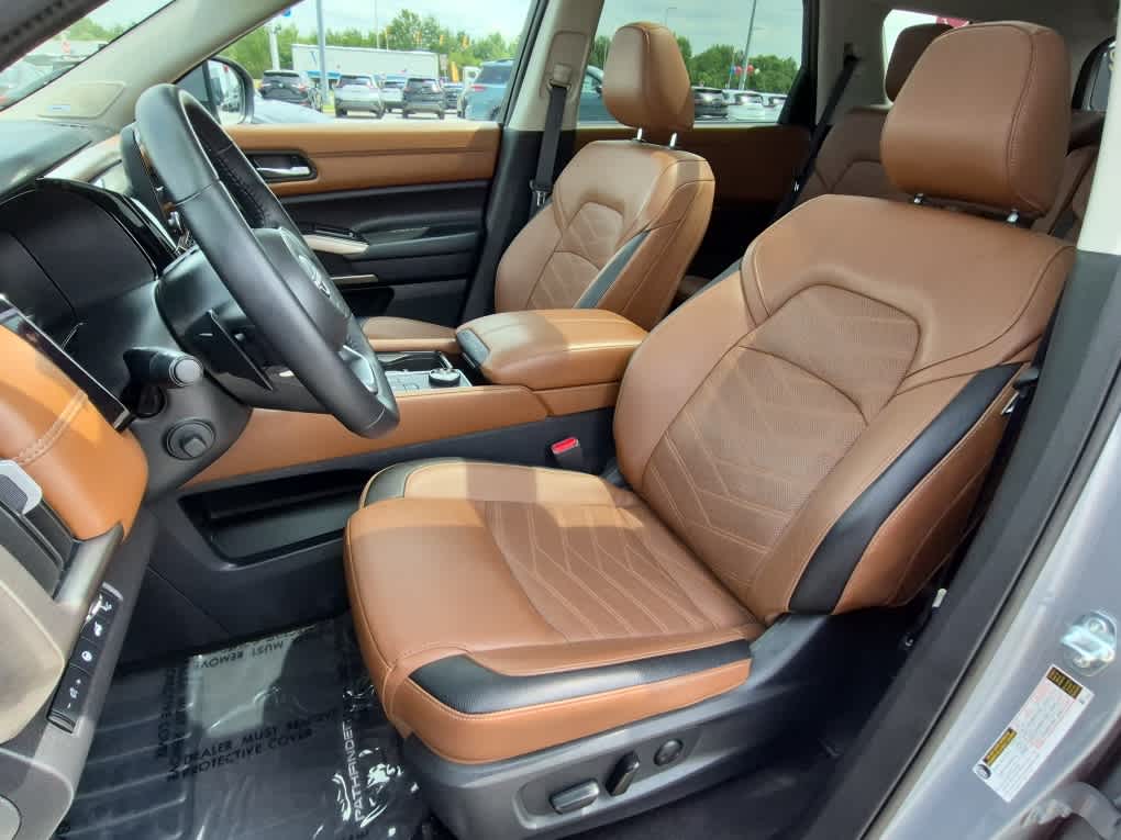2024 Nissan Pathfinder Platinum - Boulder Gray Pearl exterior view 12