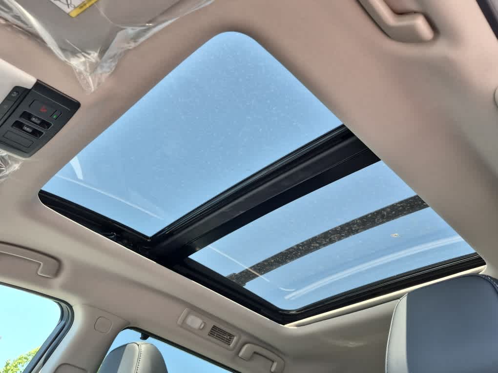 2026 Nissan Pathfinder Platinum - Everest White Pearl Tricoat/Super Black exterior view 14