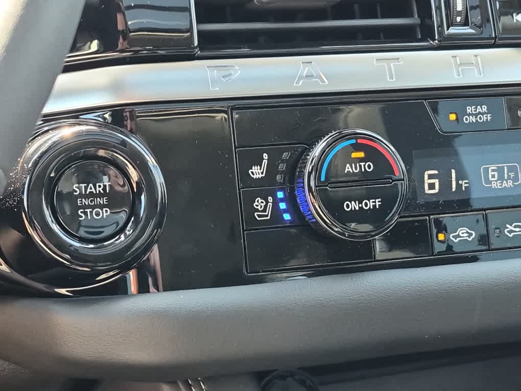 2026 Nissan Pathfinder Platinum - Everest White Pearl Tricoat/Super Black exterior view 18