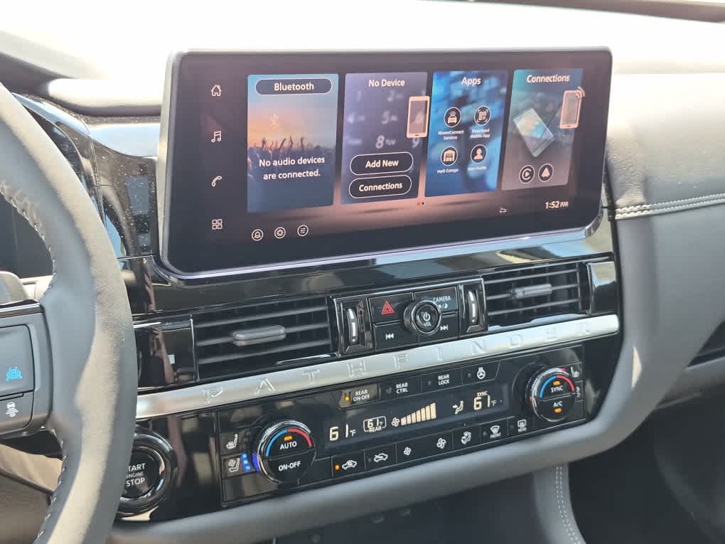2026 Nissan Pathfinder Platinum - Everest White Pearl Tricoat/Super Black exterior view 16