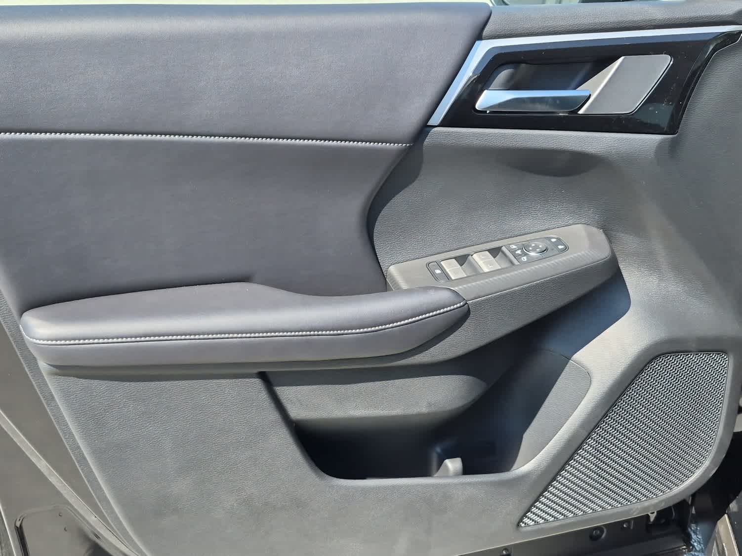 2026 Nissan Rogue Plug-In Hybrid SL - Cosmic Black exterior view 9