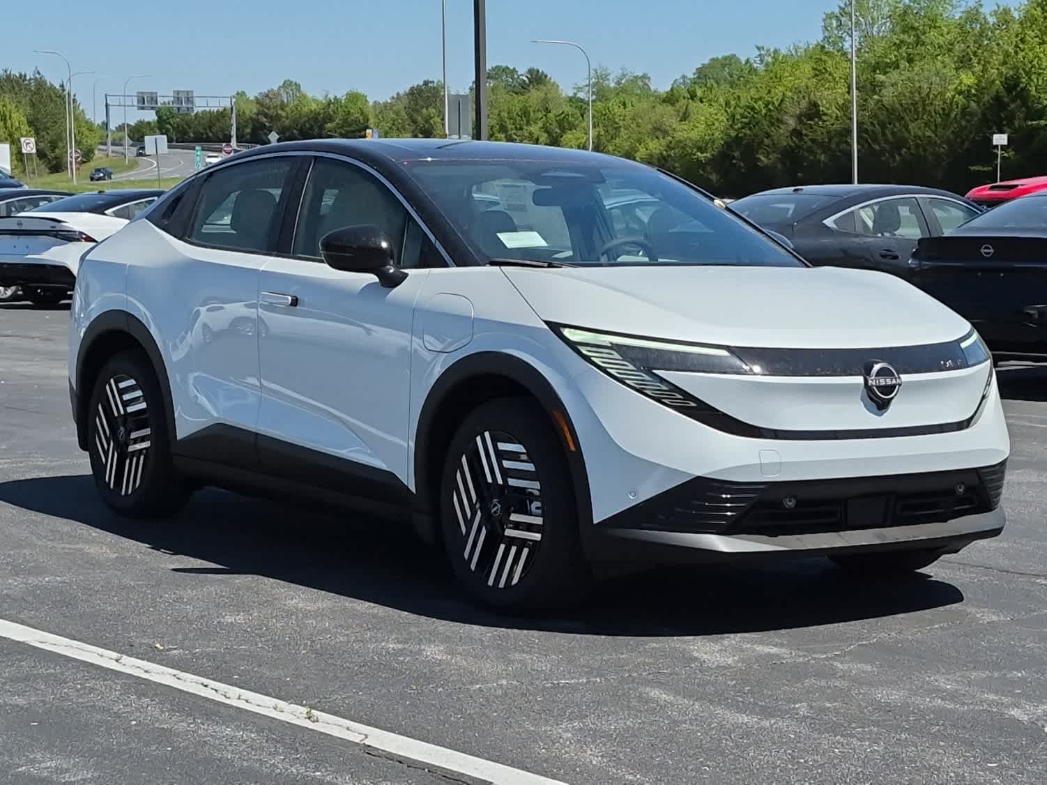 2026 Nissan LEAF SV+ - Everest White Pearl Tricoat/Black exterior view 2