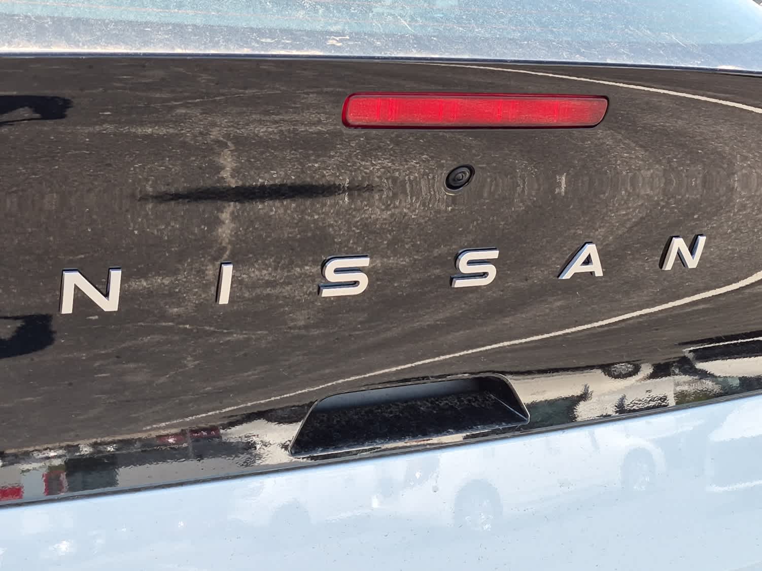 2026 Nissan LEAF SV+ - Everest White Pearl Tricoat/Black exterior view 16