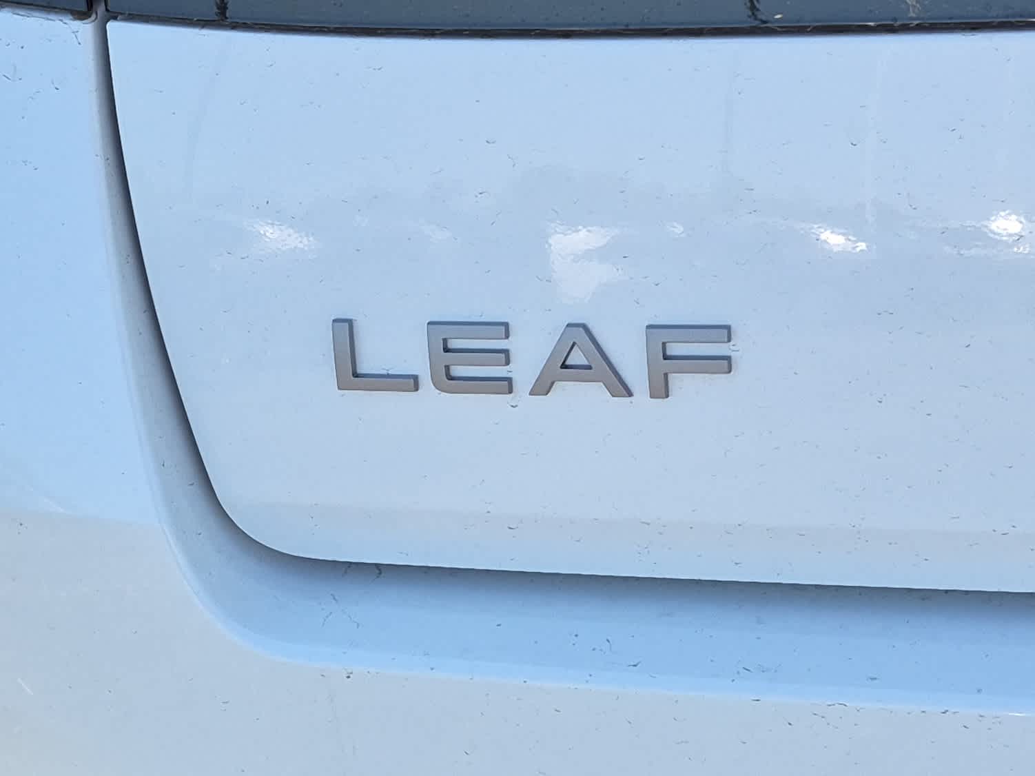 2026 Nissan LEAF SV+ - Everest White Pearl Tricoat/Black exterior view 17