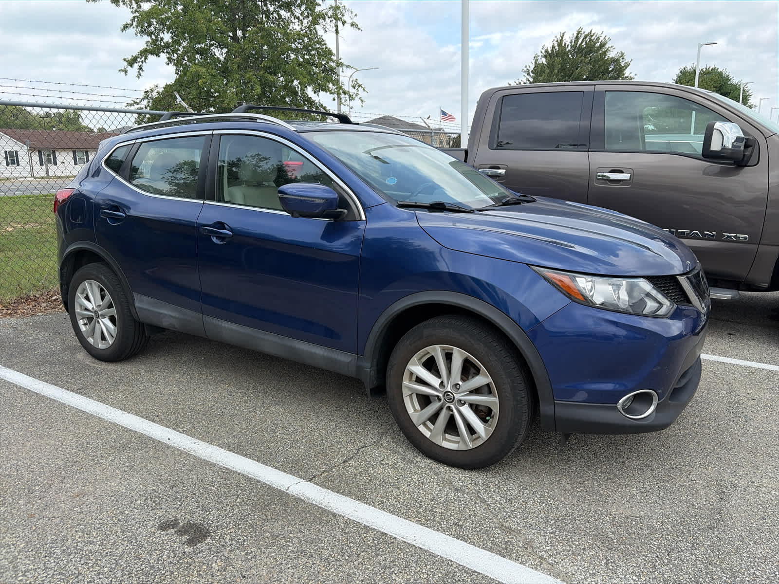 2019 Nissan Rogue Sport SV - CASPIAN BLUE exterior view 3