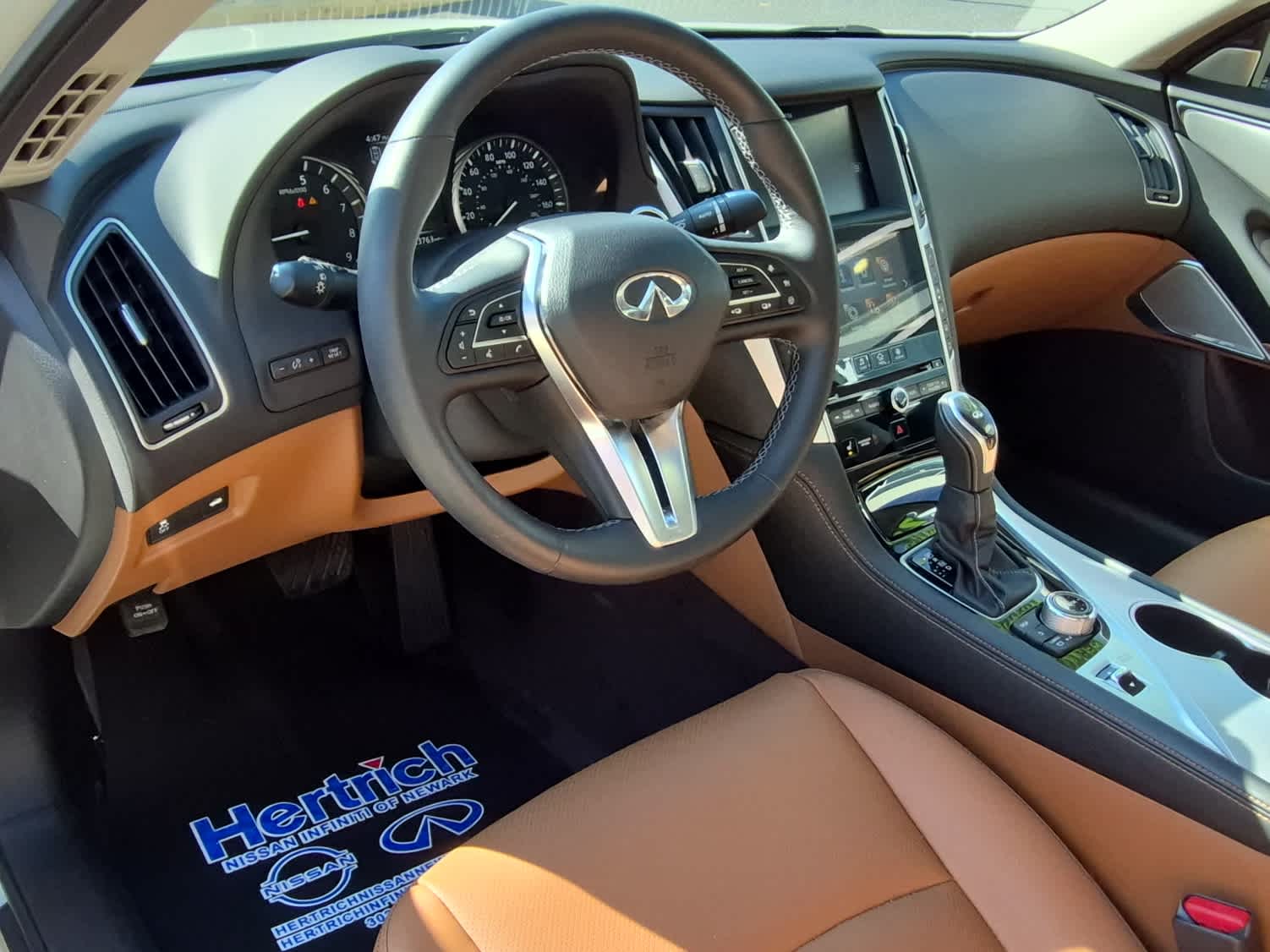 2023 INFINITI Q50 LUXE - Majestic White exterior view 11
