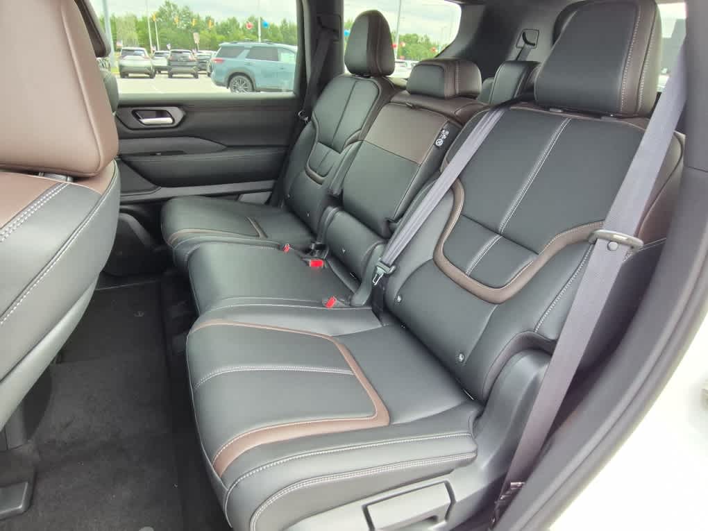 2026 Nissan Armada SL - Aspen White Tricoat exterior view 8