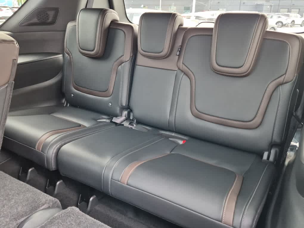 2026 Nissan Armada SL - Aspen White Tricoat exterior view 7