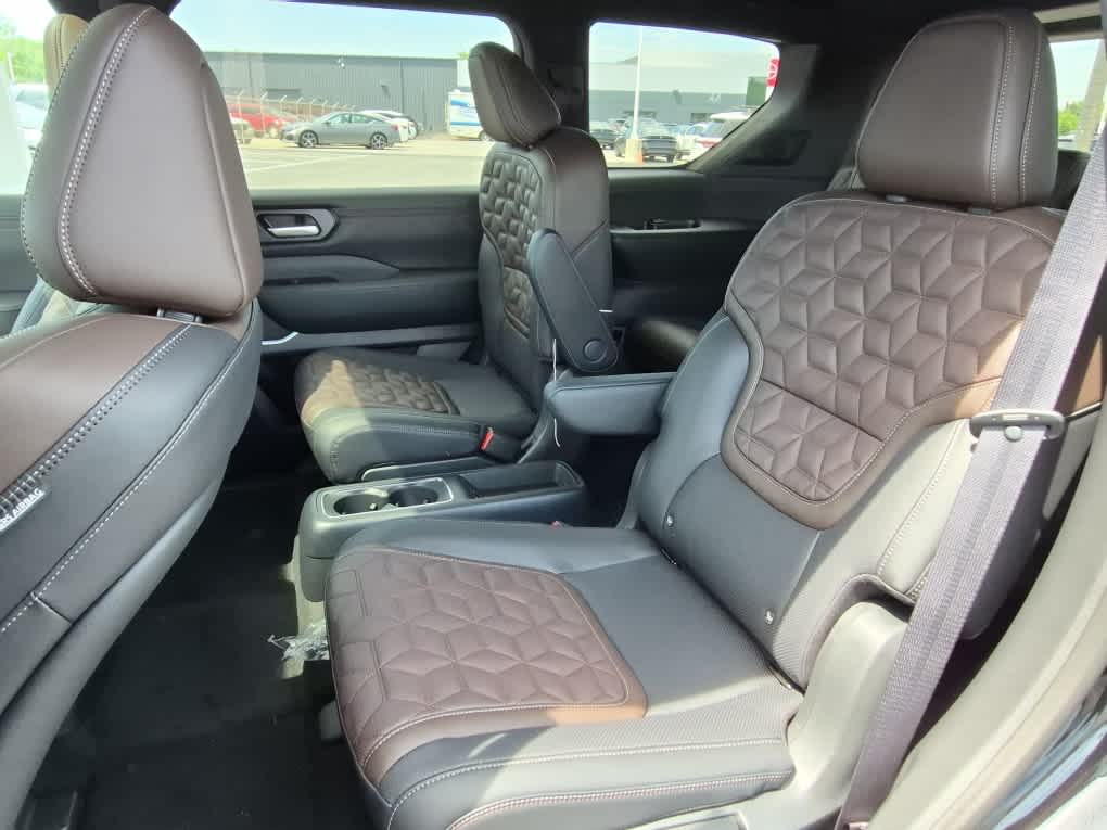 2026 Nissan Armada Platinum Reserve - Super Black exterior view 8