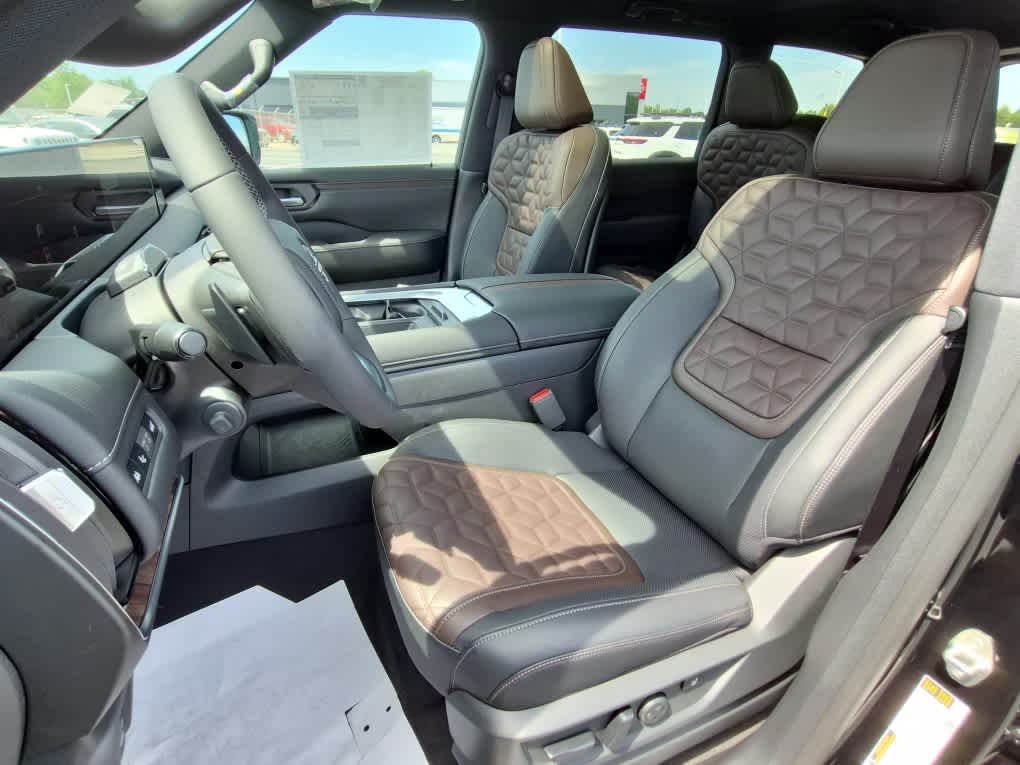 2026 Nissan Armada Platinum Reserve - Super Black exterior view 12