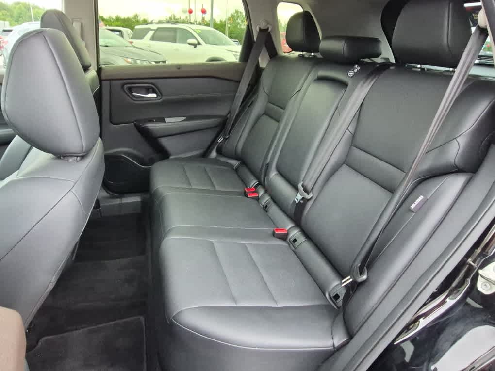 2023 Nissan Rogue SV - Super Black exterior view 7