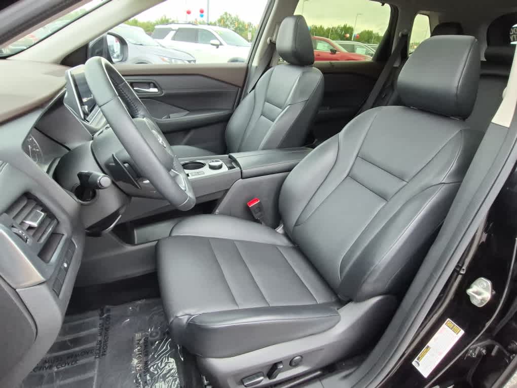 2023 Nissan Rogue SV - Super Black exterior view 10