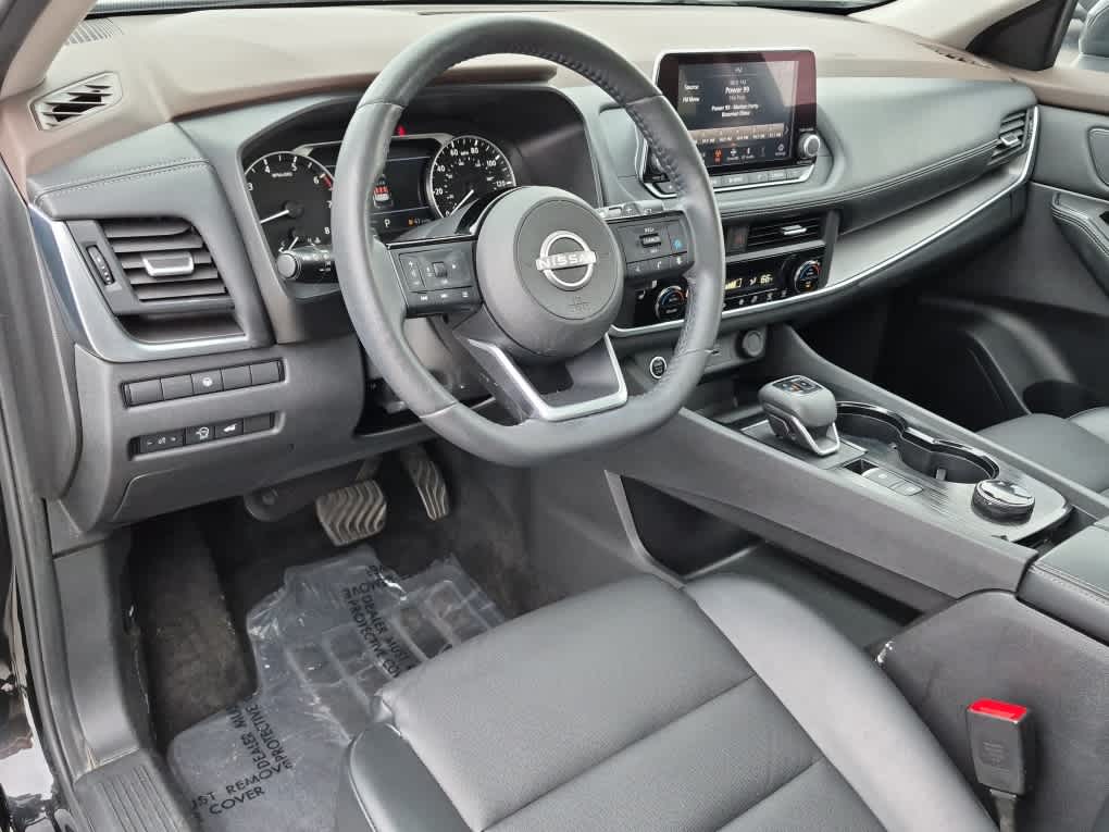 2023 Nissan Rogue SV - Super Black exterior view 11