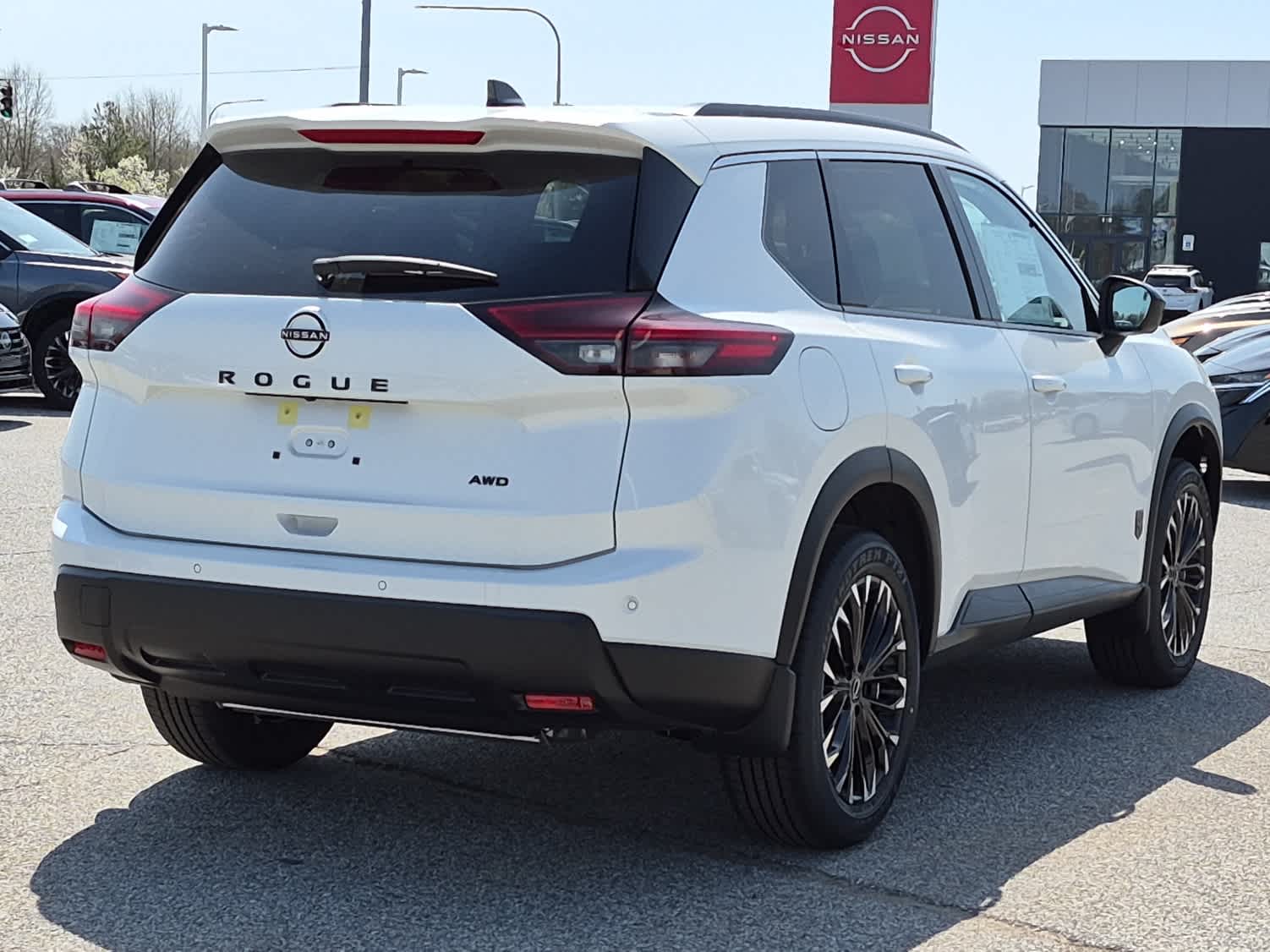 2026 Nissan Rogue Dark Armor - Everest White Pearl Tricoat exterior view 3