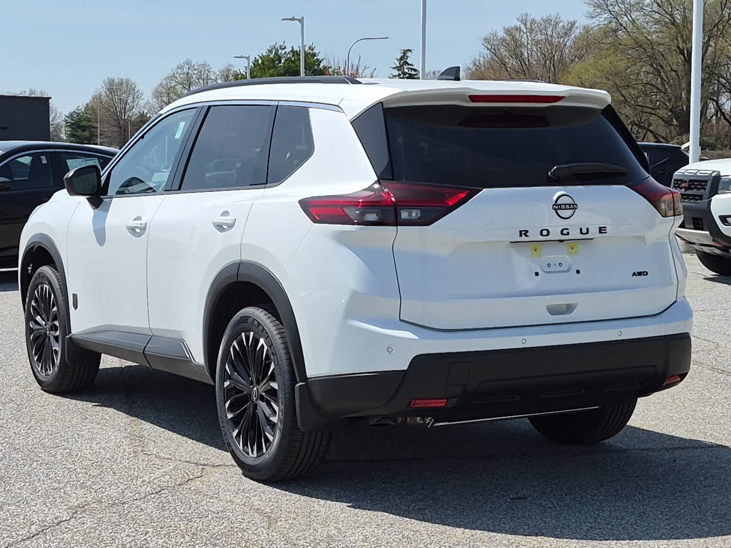 2026 Nissan Rogue Dark Armor - Everest White Pearl Tricoat exterior view 4