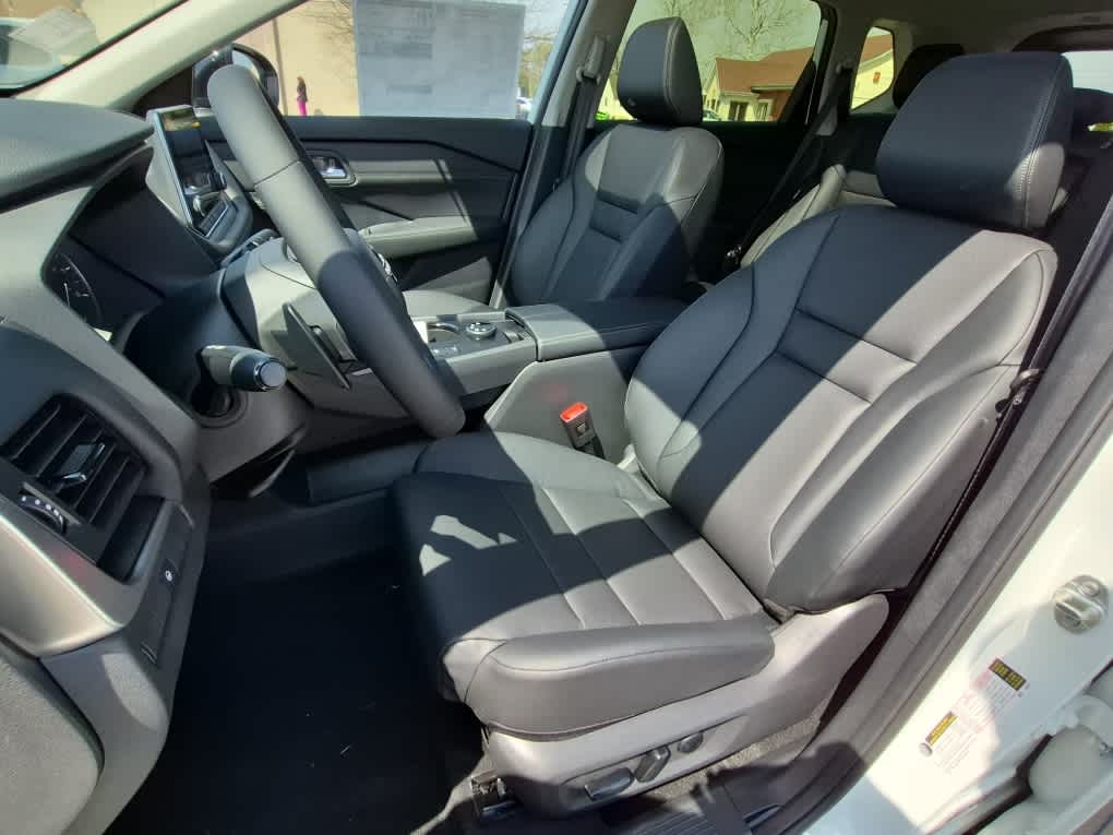 2026 Nissan Rogue Dark Armor - Everest White Pearl Tricoat exterior view 10