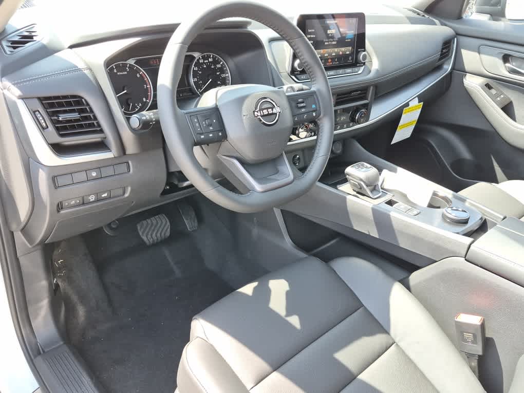2026 Nissan Rogue Dark Armor - Everest White Pearl Tricoat exterior view 11