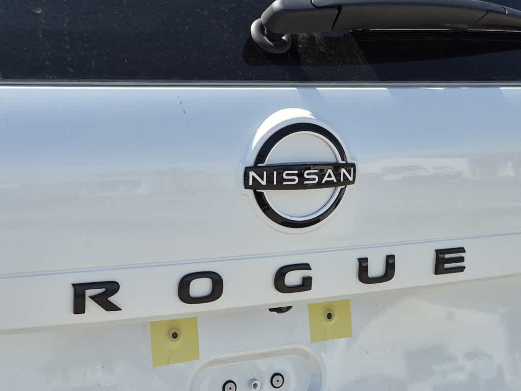 2026 Nissan Rogue Dark Armor - Everest White Pearl Tricoat exterior view 19