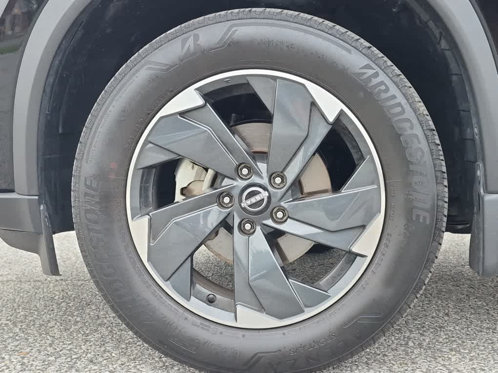 2024 Nissan Rogue SV - Super Black exterior view 6