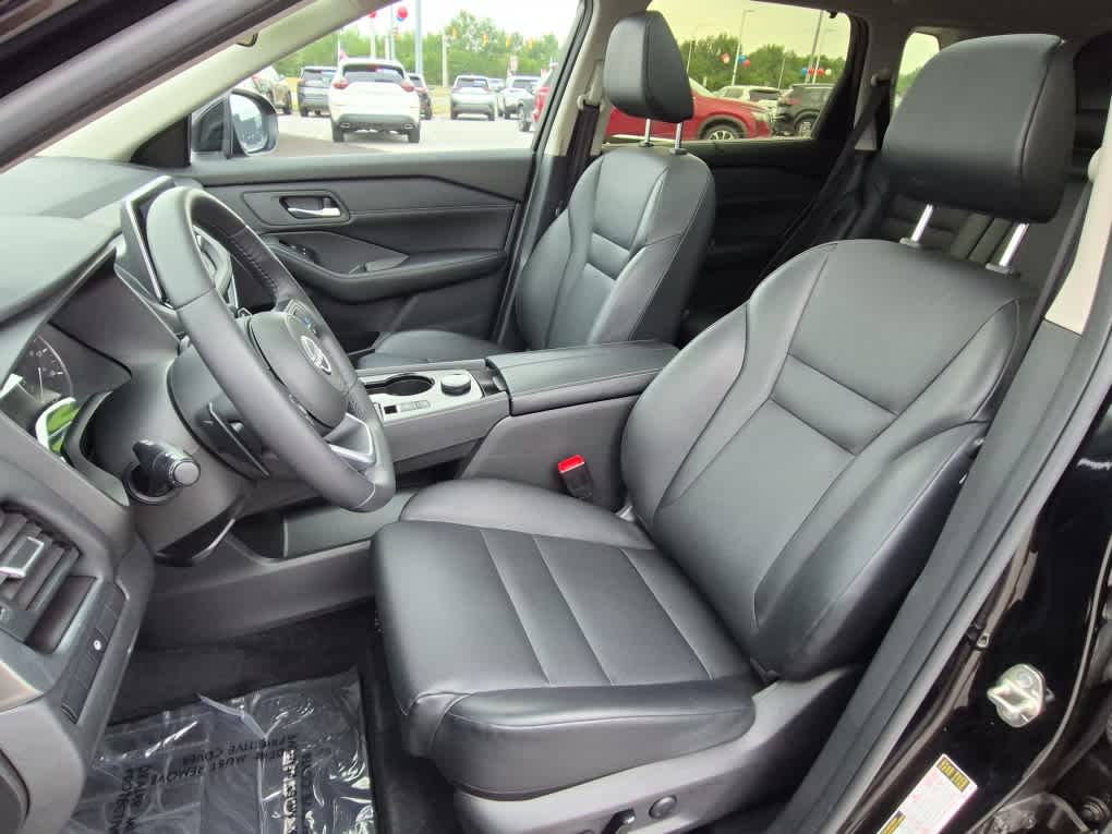 2024 Nissan Rogue SV - Super Black exterior view 10