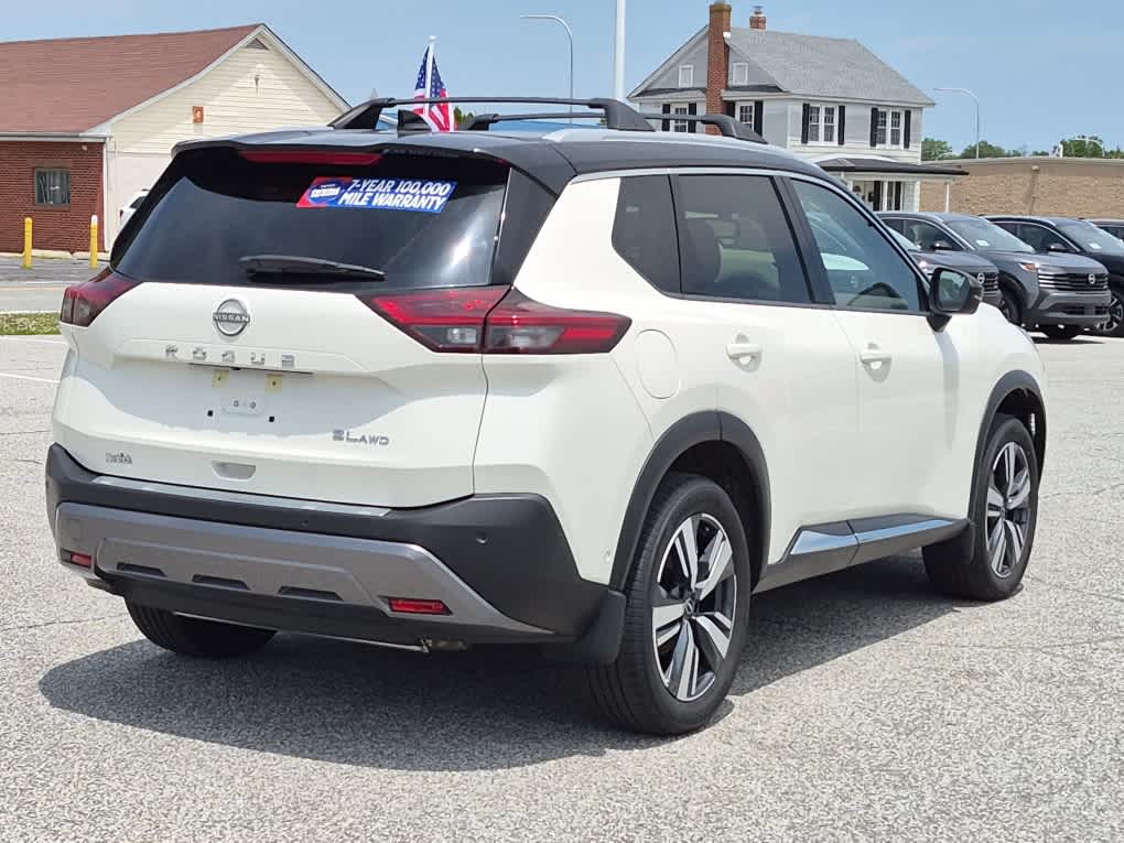 2023 Nissan Rogue SL - Pearl White Tricoat/Super Black exterior view 3