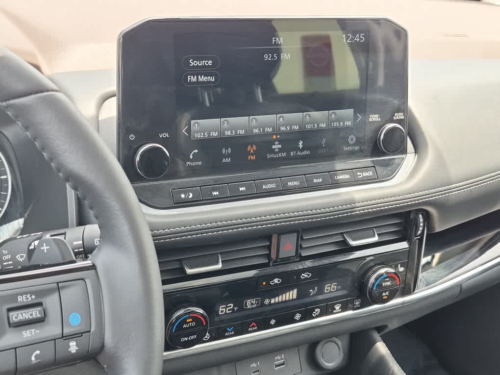 2023 Nissan Rogue SL - Pearl White Tricoat/Super Black exterior view 15