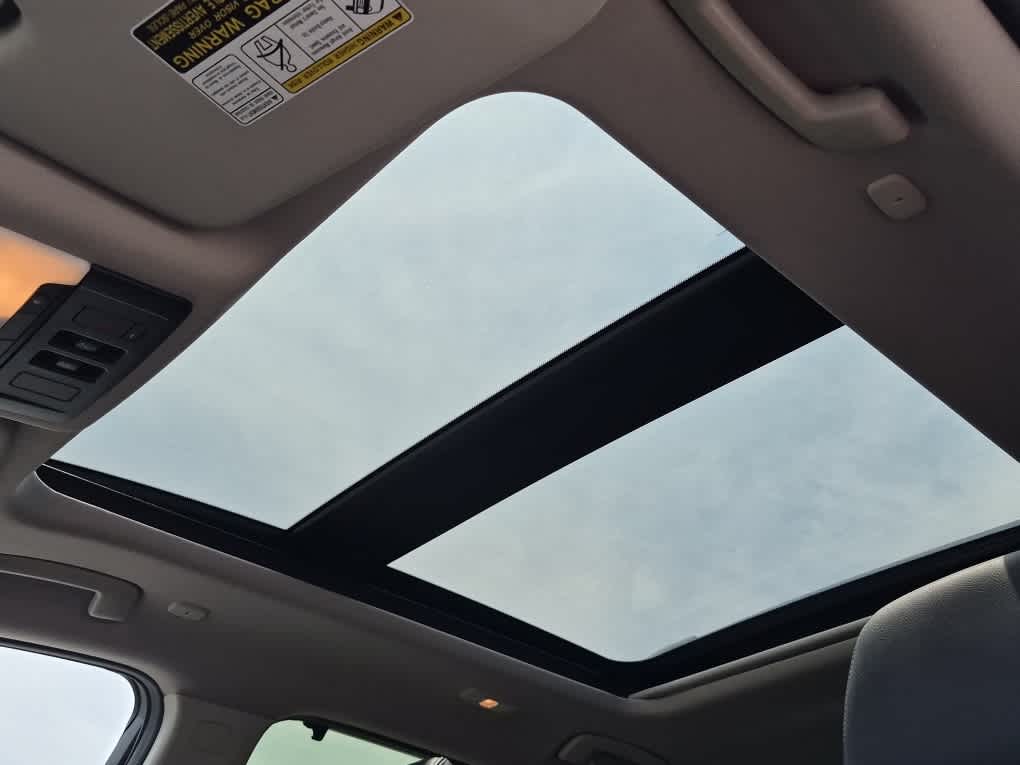 2023 Nissan Rogue SL - Pearl White Tricoat/Super Black exterior view 13