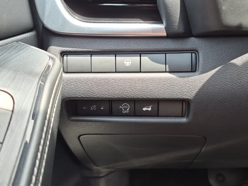 2023 Nissan Rogue SL - Pearl White Tricoat/Super Black exterior view 19