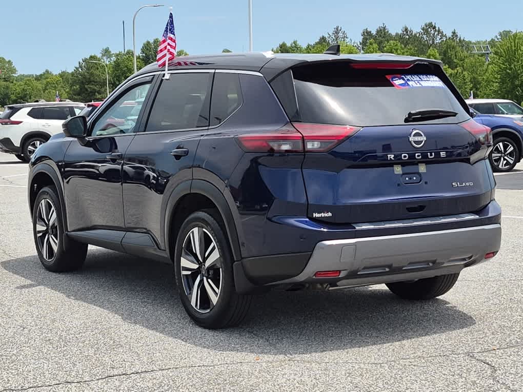 2024 Nissan Rogue SL - Deep Ocean Blue Pearl/Super Black exterior view 4