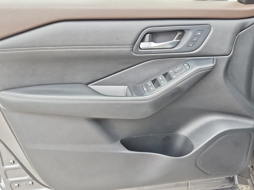 2023 Nissan Rogue SL - Gun Metallic exterior view 9