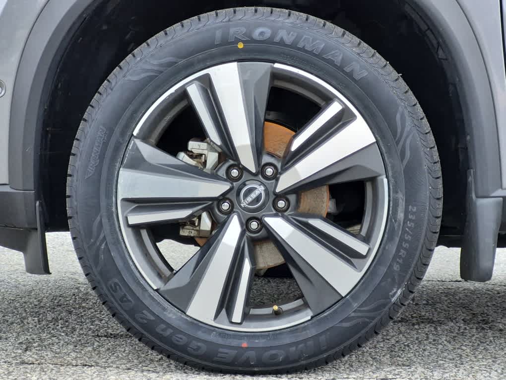 2023 Nissan Rogue SL - Gun Metallic exterior view 5