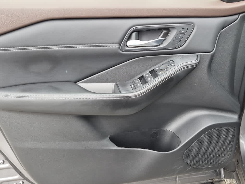 2023 Nissan Rogue SL - Gun Metallic exterior view 9