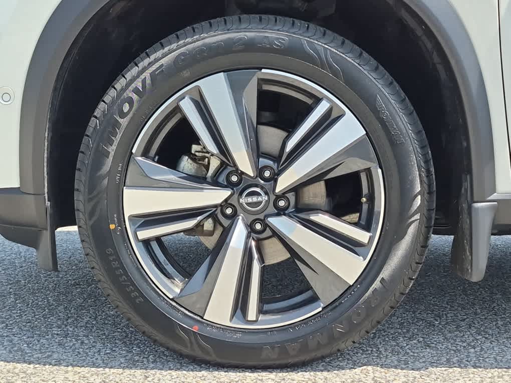 2023 Nissan Rogue Platinum - Pearl White Tricoat exterior view 6