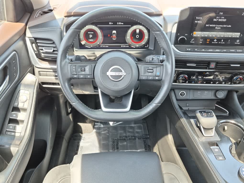 2023 Nissan Rogue Platinum - Pearl White Tricoat exterior view 9