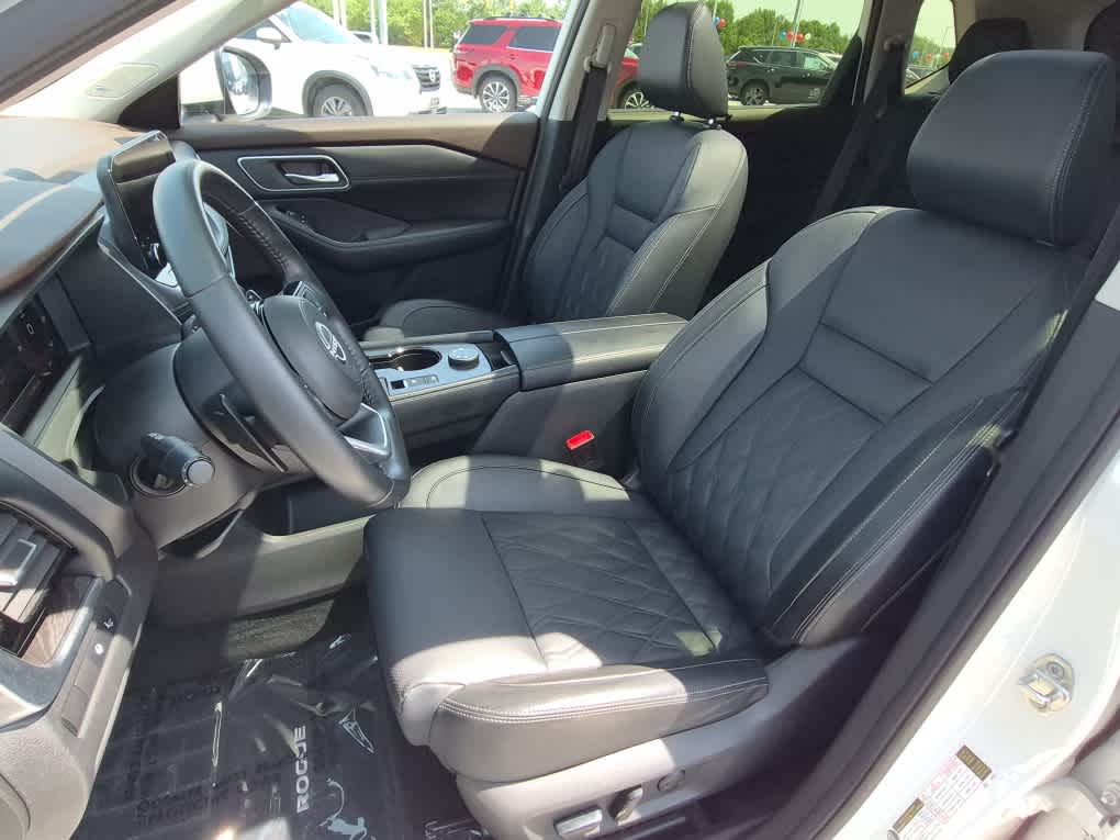 2023 Nissan Rogue Platinum - Pearl White Tricoat exterior view 11