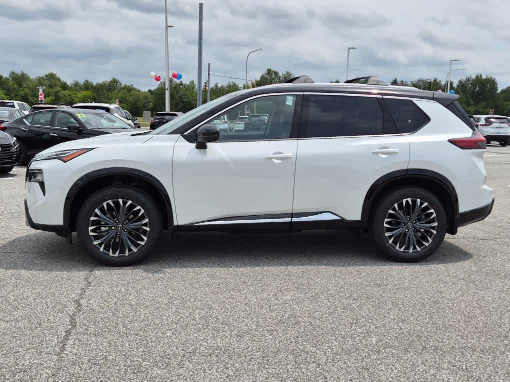 2026 Nissan Rogue Platinum - Everest White Pearl/Super Black exterior view 5