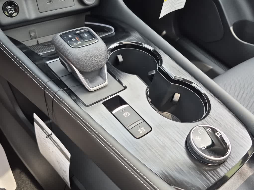 2026 Nissan Rogue Platinum - Everest White Pearl/Super Black exterior view 14