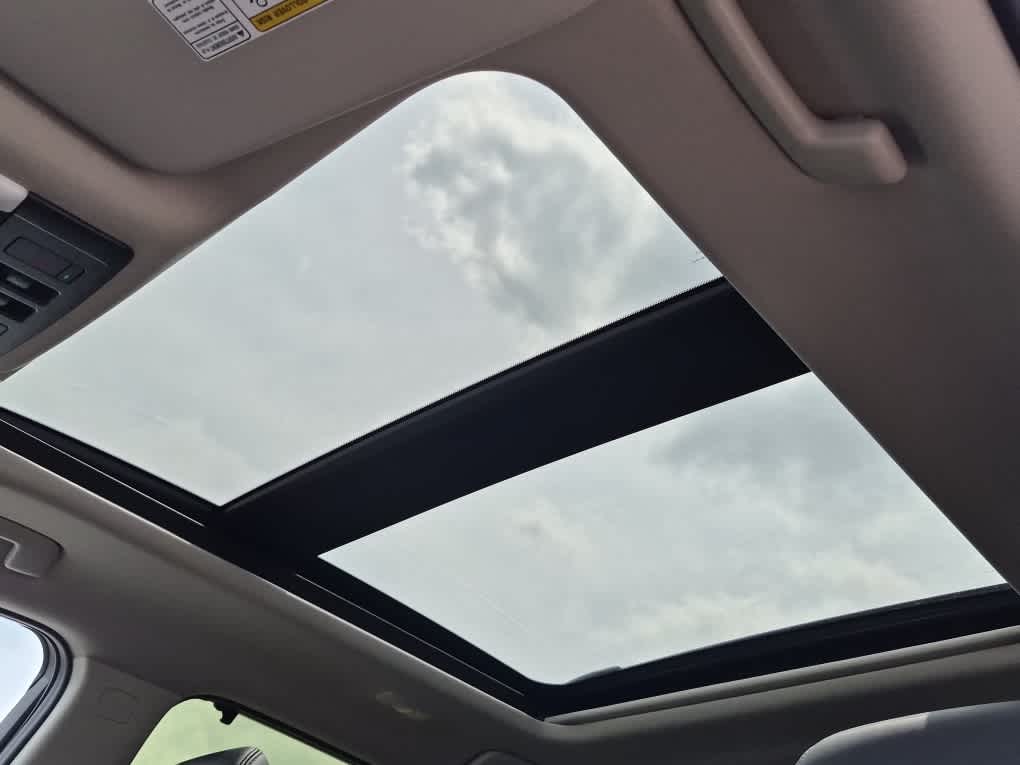 2026 Nissan Rogue Platinum - Everest White Pearl/Super Black exterior view 13